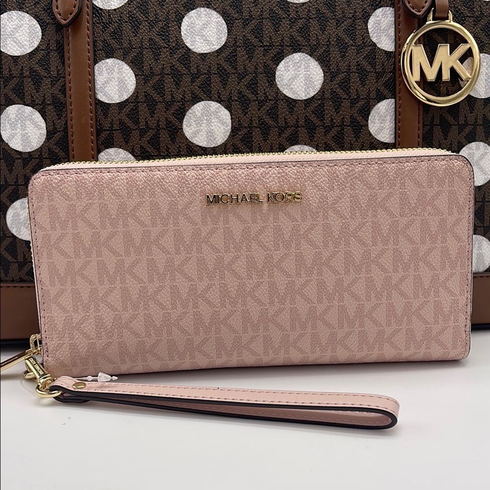 MICHAEL KORS Jet Set Travel Lg Signature Logo Continental Wristlet Phone Holder - Picture 1 of 16